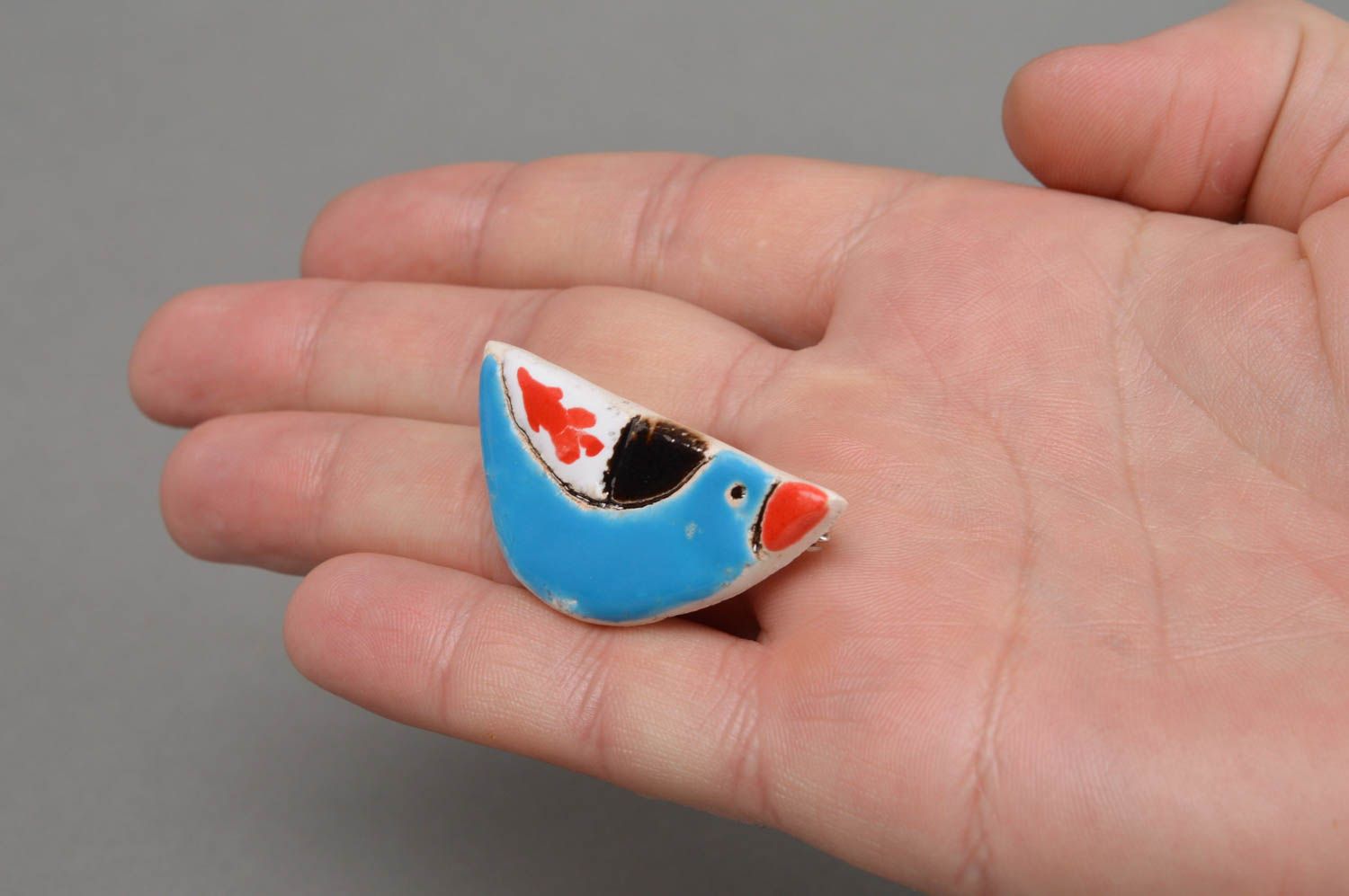 Broche en argile avec épingle métallique faite main oiseau bleu de créateur photo 4