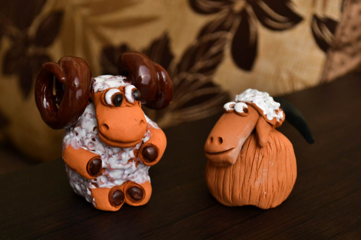 Statuine fatte a mano in ceramica set di due animali souvenir di terracotta foto 1