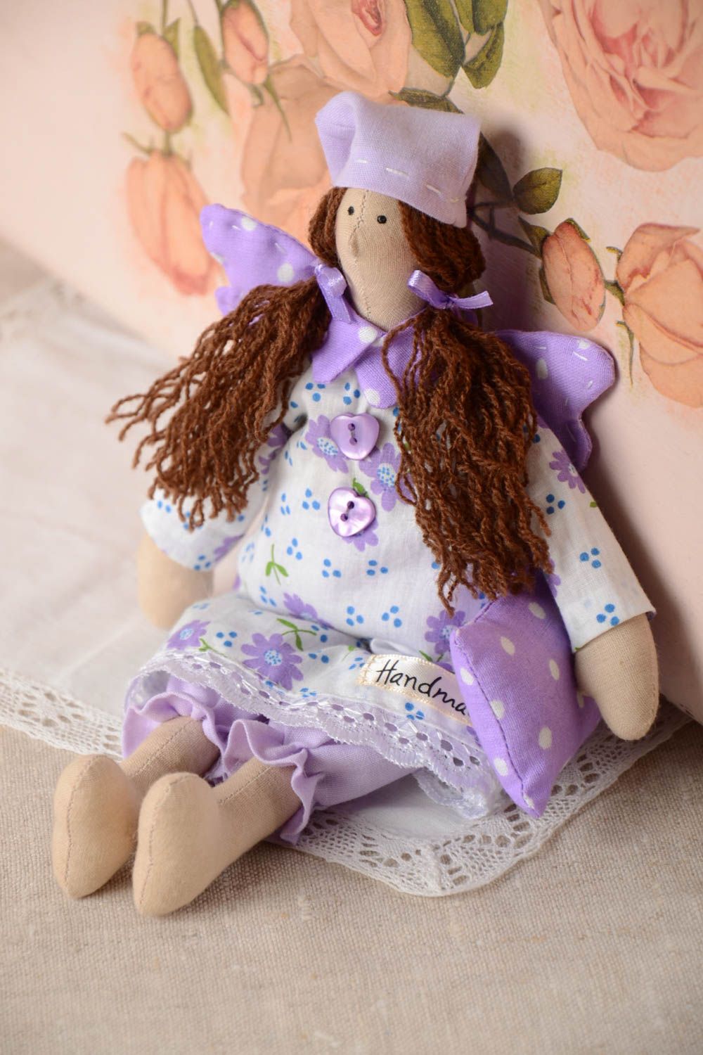 Poupée en tissu faite main en coton jouet pour enfant Ange en robe mauve photo 1