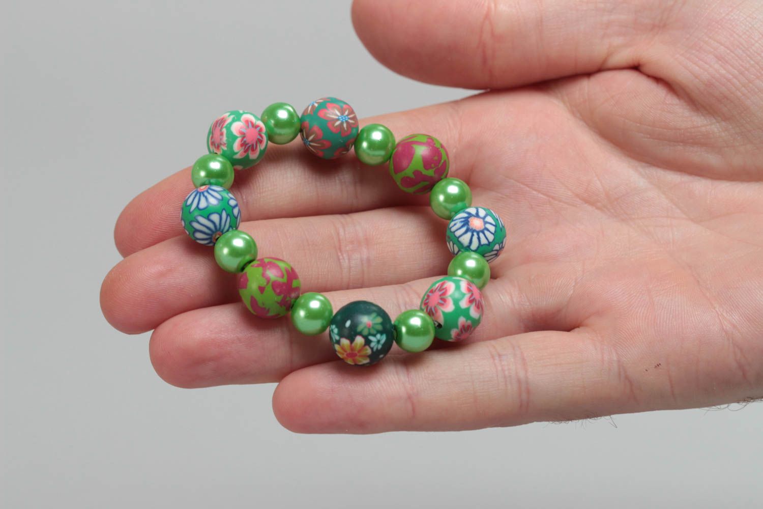 Bracelet pour fillette perles en céramique et en pâte polymère vert fait main photo 5