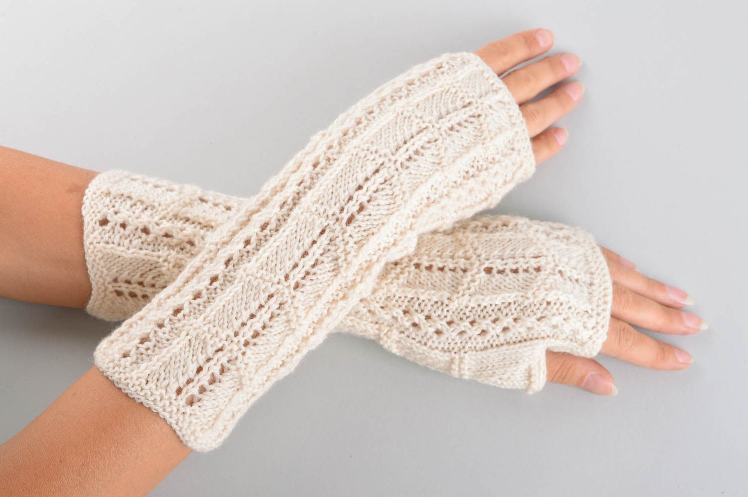 Вязаные митенки ручной работы перчатки для женщин белые вязаный аксессуар фото 1