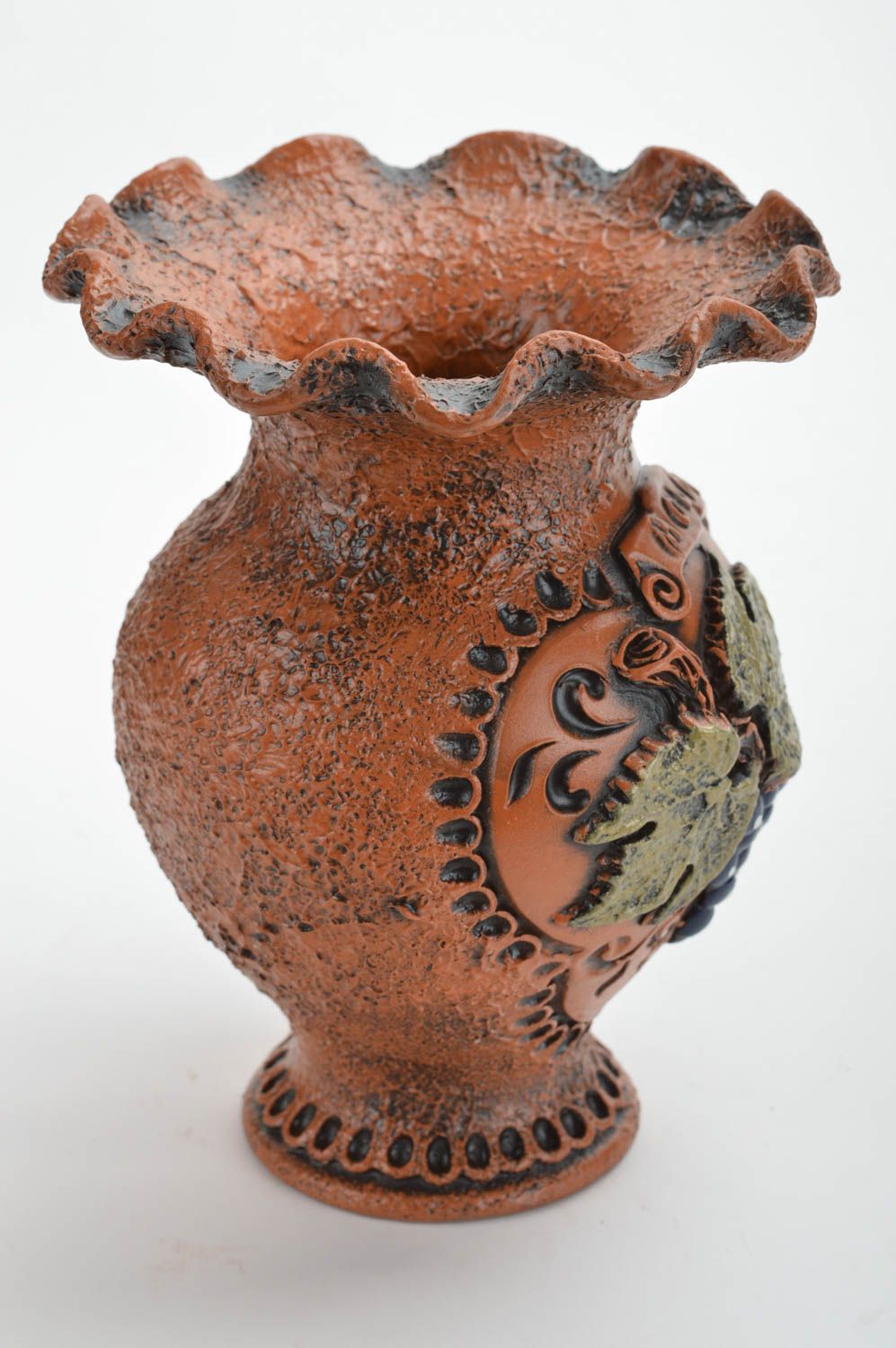 Глиняная ваза необычной формы коричневая с лепниной 300 мл ручная работа  фото 2