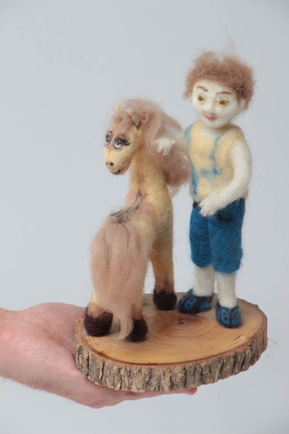 Кукла из войлока ручной работы валяная игрушка из войлока игрушка из шерсти фото 5