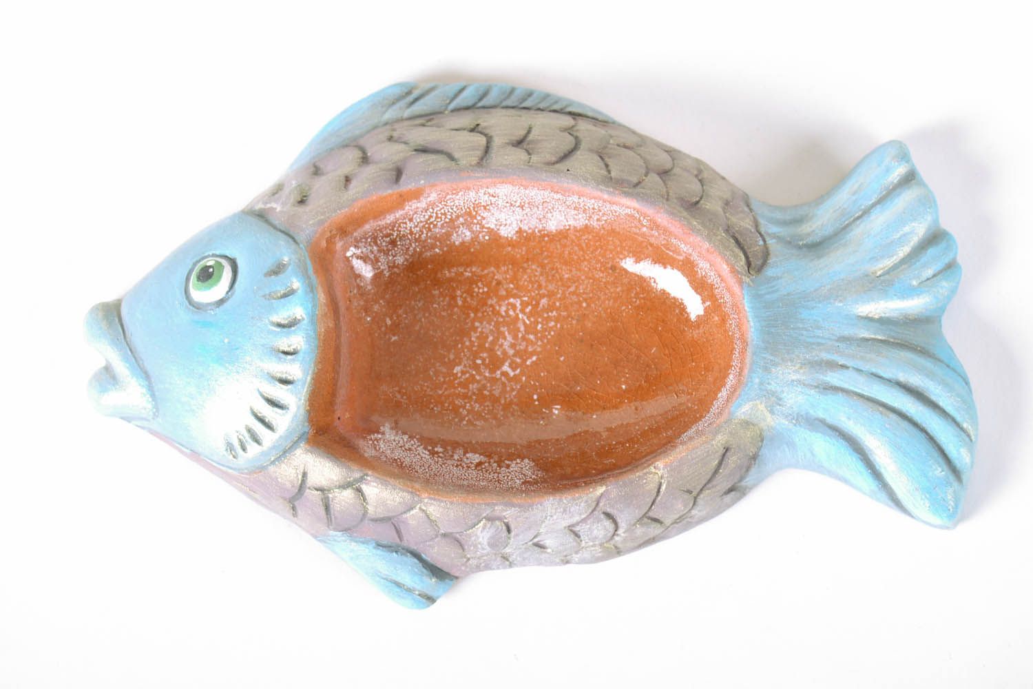 Cinzeiro de cerâmica artesanal em forma de um peixinho decoração do interior foto 2