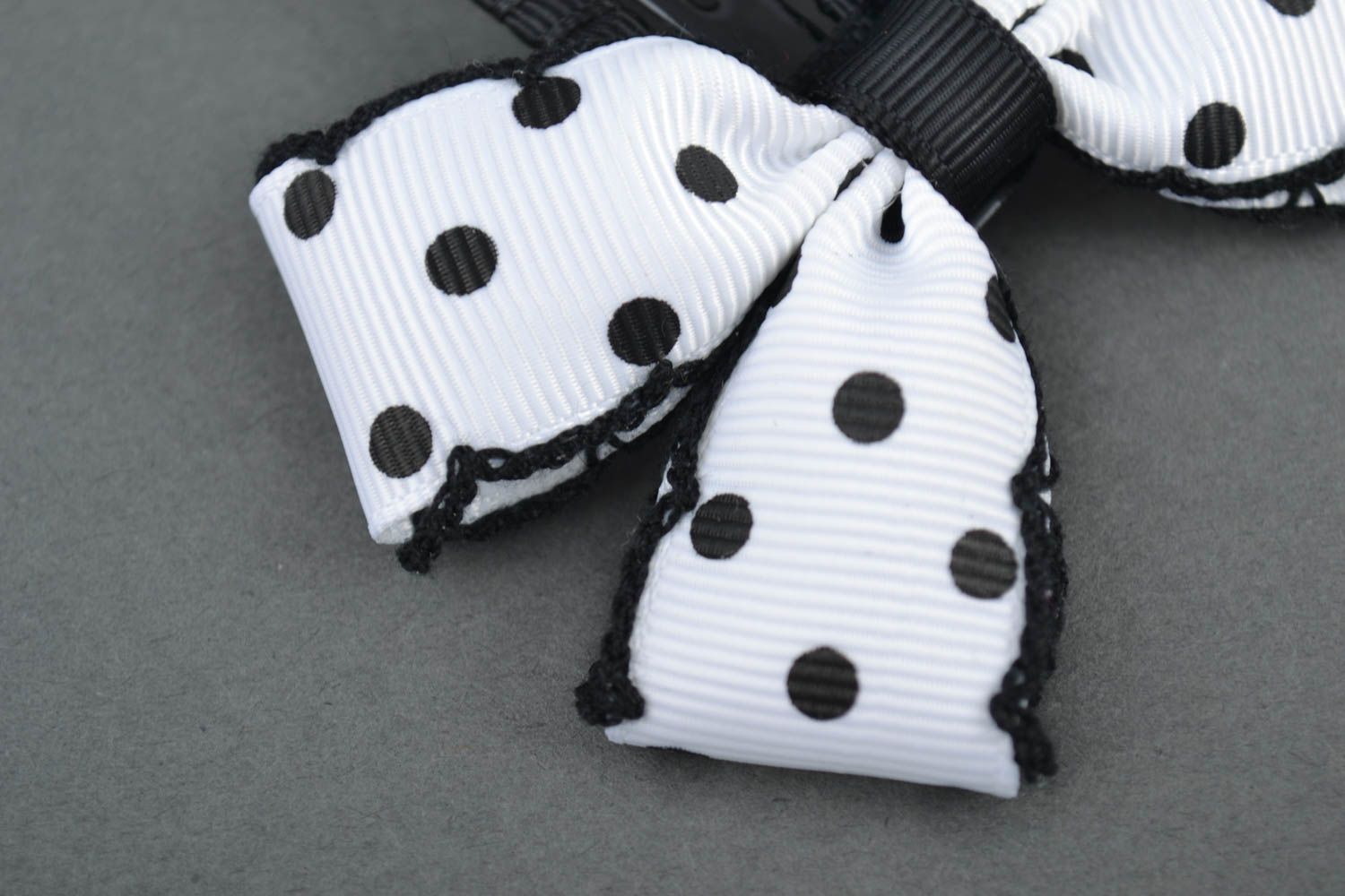 Barrette noeud en rubans faite main blanc noir à pois accessoire original photo 3