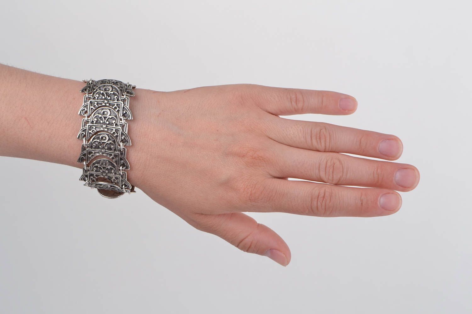Bracelet en métal large avec chaînons fait main original ethnique pour femme photo 1