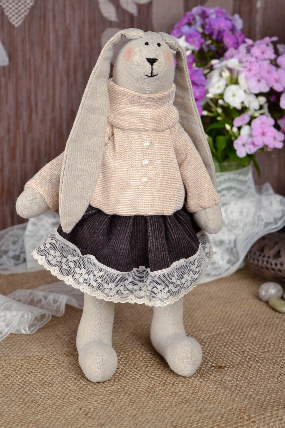 Peluche Lapin en tissu faite main en pull et jupe décorative Cadeau pour enfant photo 1