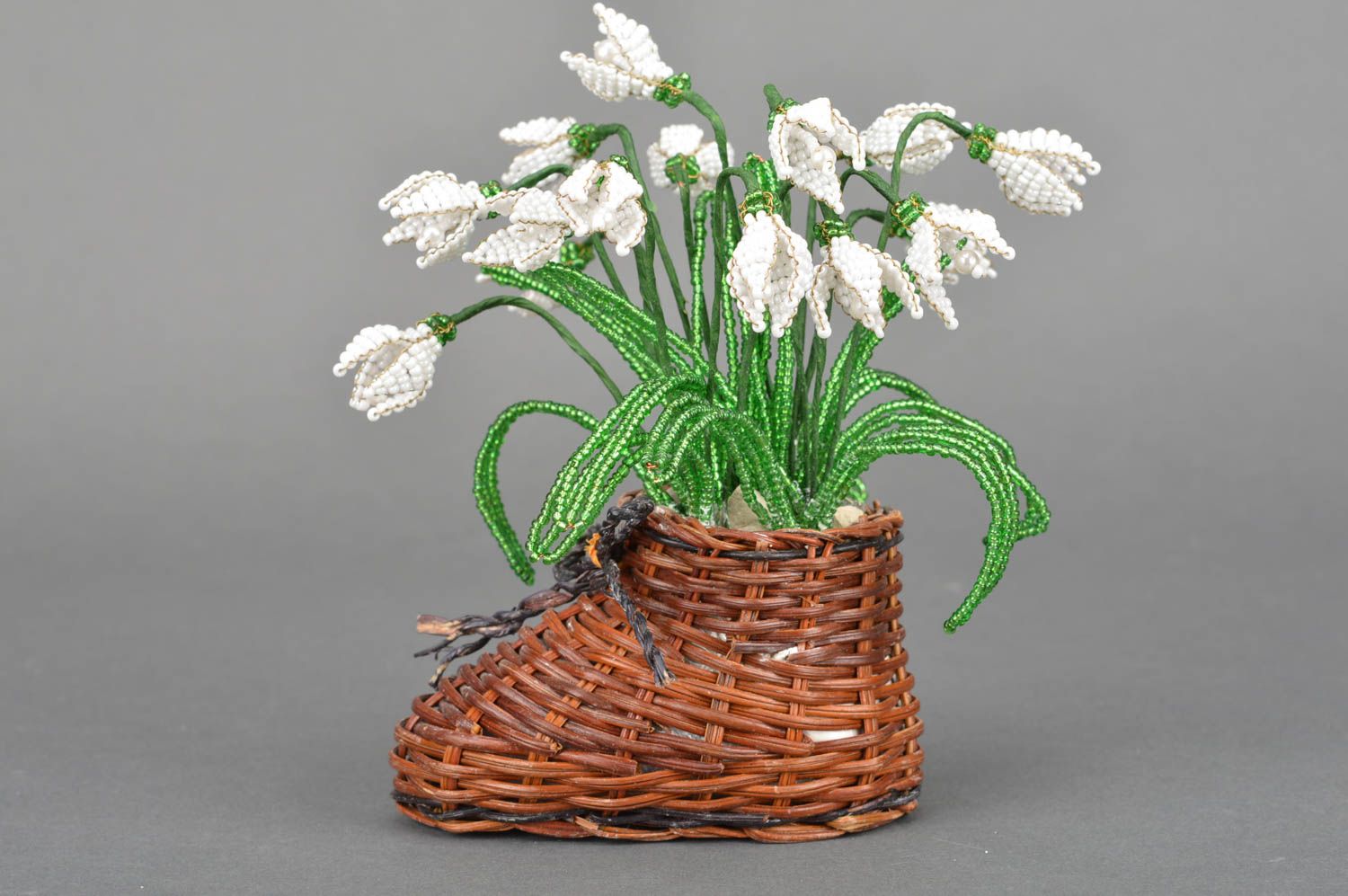 Handmade artificial beaded flower composition in straw boot shaped cachepot photo 5