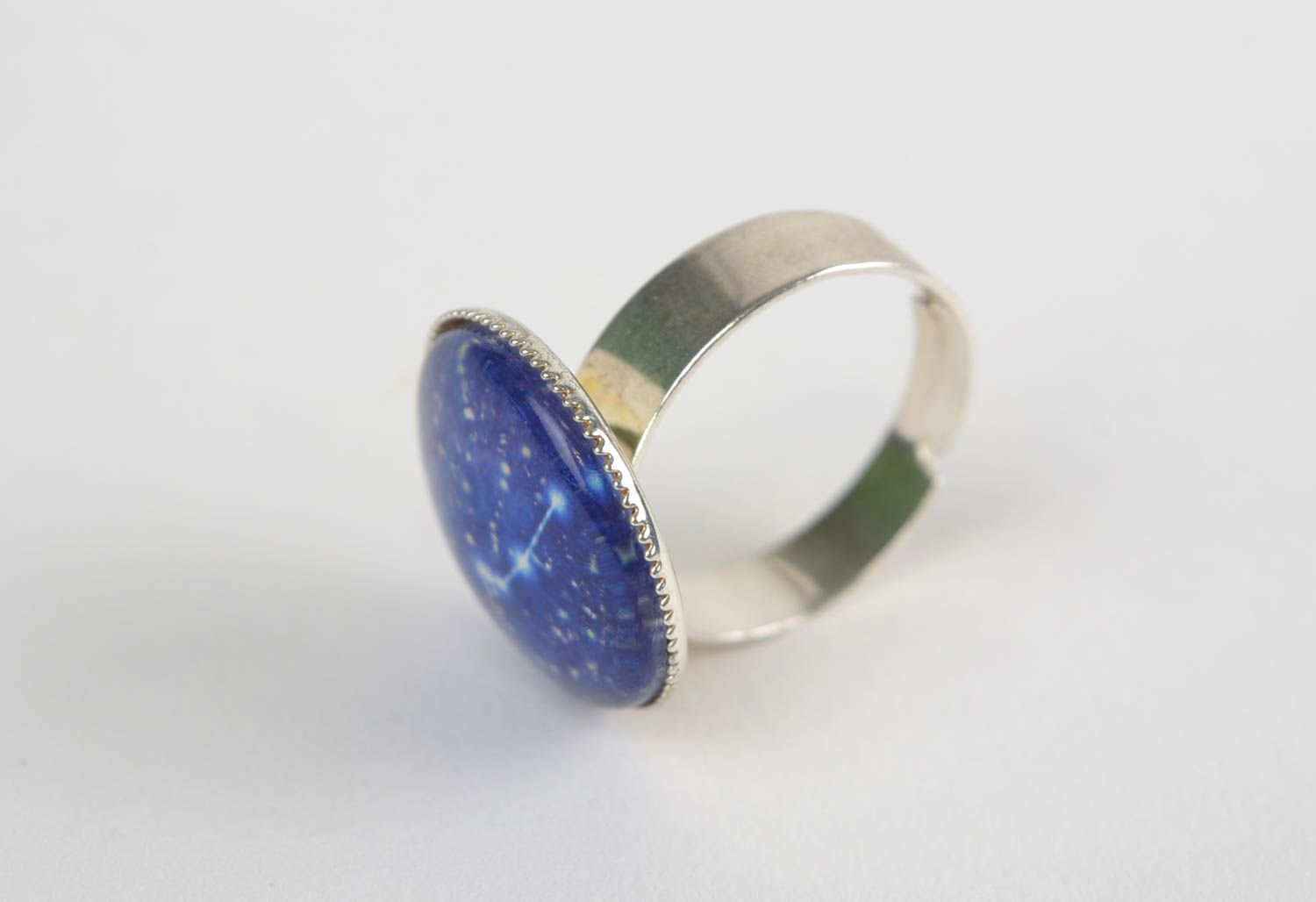 Runder Ring aus Glas und Metall mit Sternzeichen Widder in Blau von Handarbeit foto 4