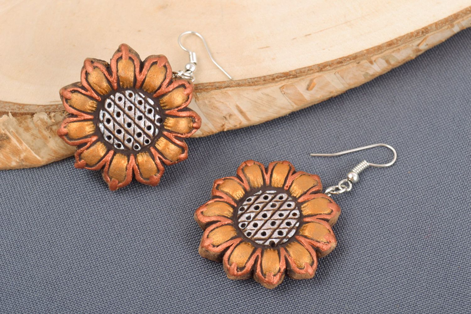 Handmade round clay flower earrings in the shape of sunflowers painted with acrylics photo 1