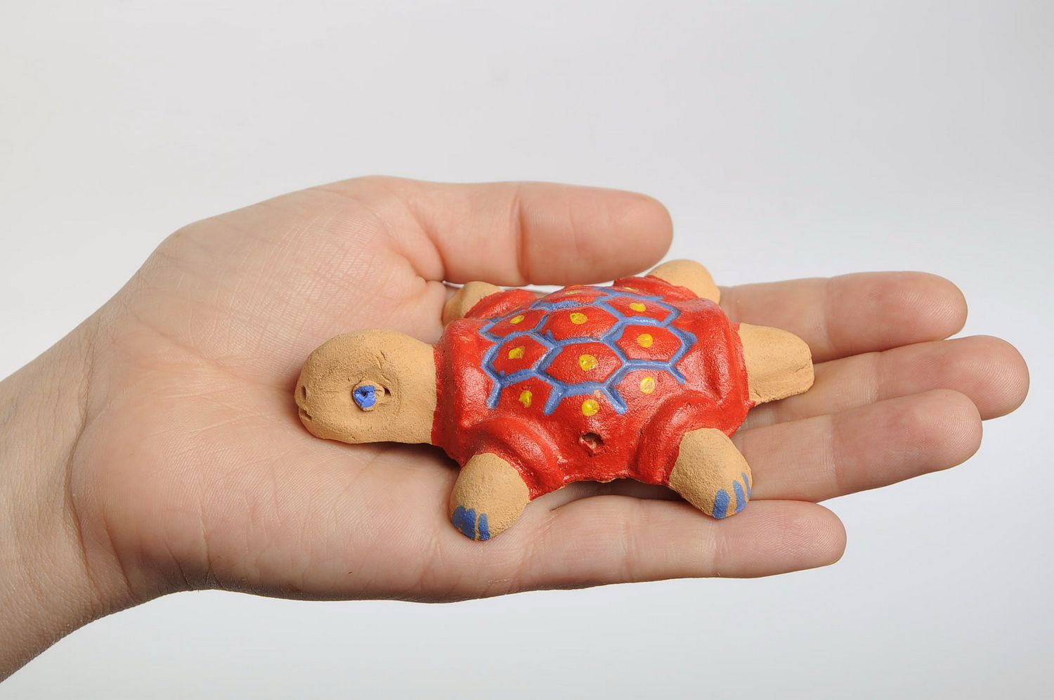 Apito de argila em forma de tartaruga feito à mão foto 5