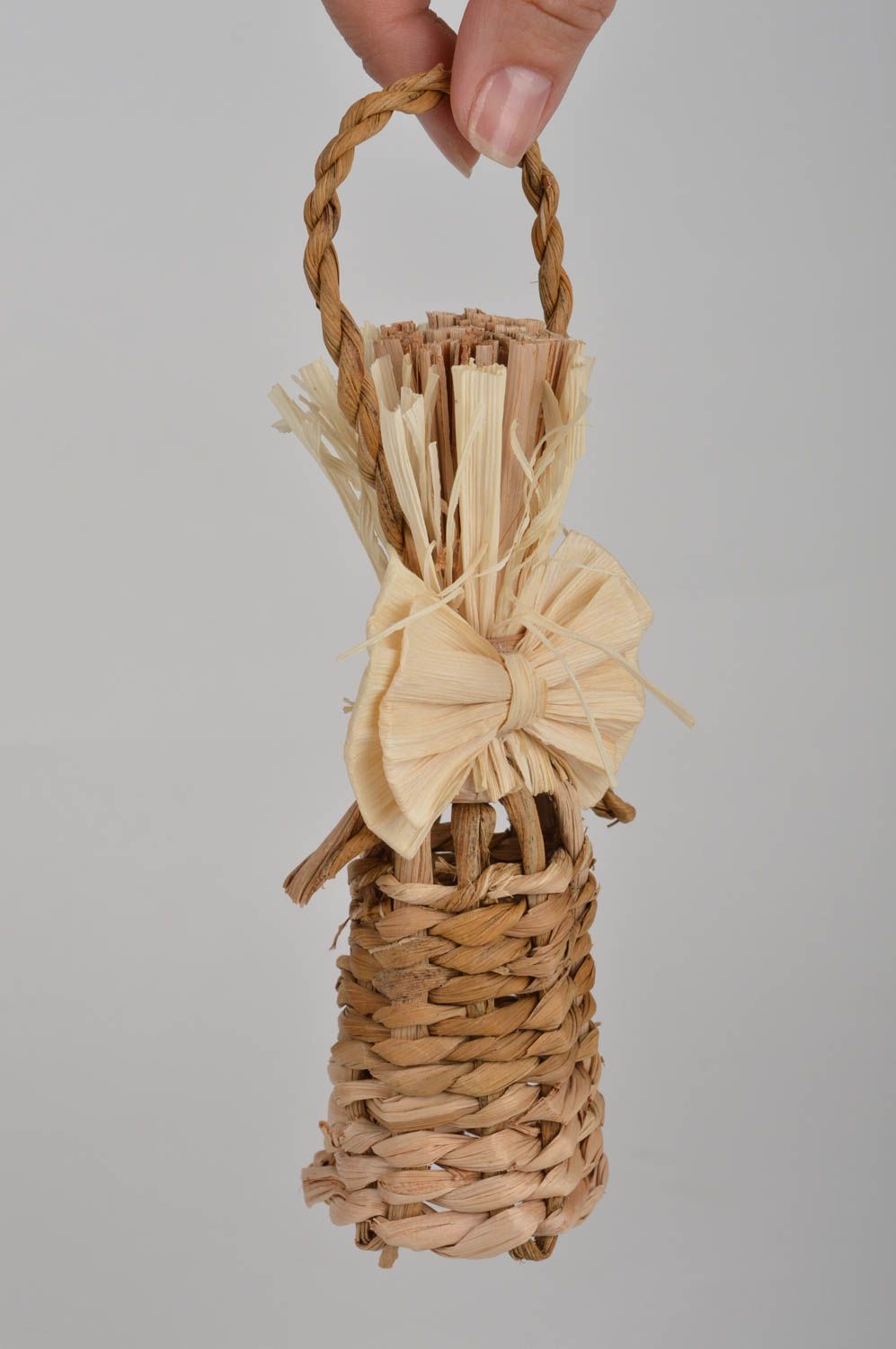 Décoration à suspendre en paille faite main cloche en feuilles de maïs design photo 5