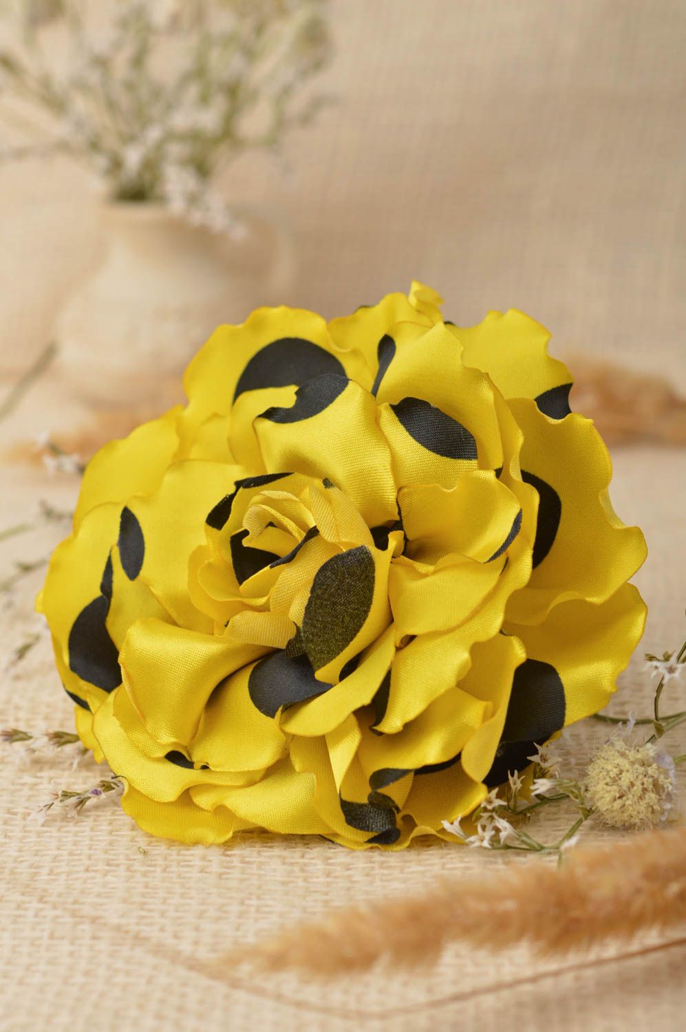 Barrette cheveux fait main Broche fleur Accessoire femme jaune en satin belle photo 1