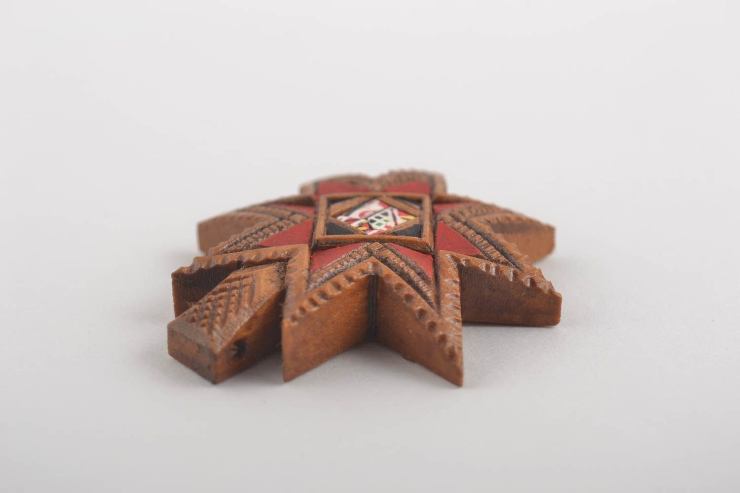 Pendentif étoile Bijou fait main en bois de poirier décoré Cadeau original photo 2