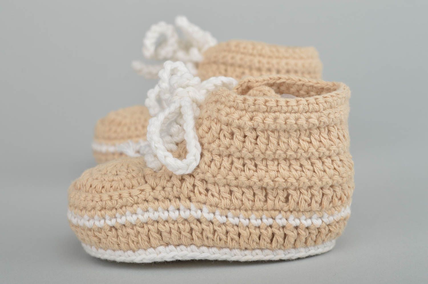 Warm handmade crochet baby booties baby bootees design fashion kids ideas  photo 3