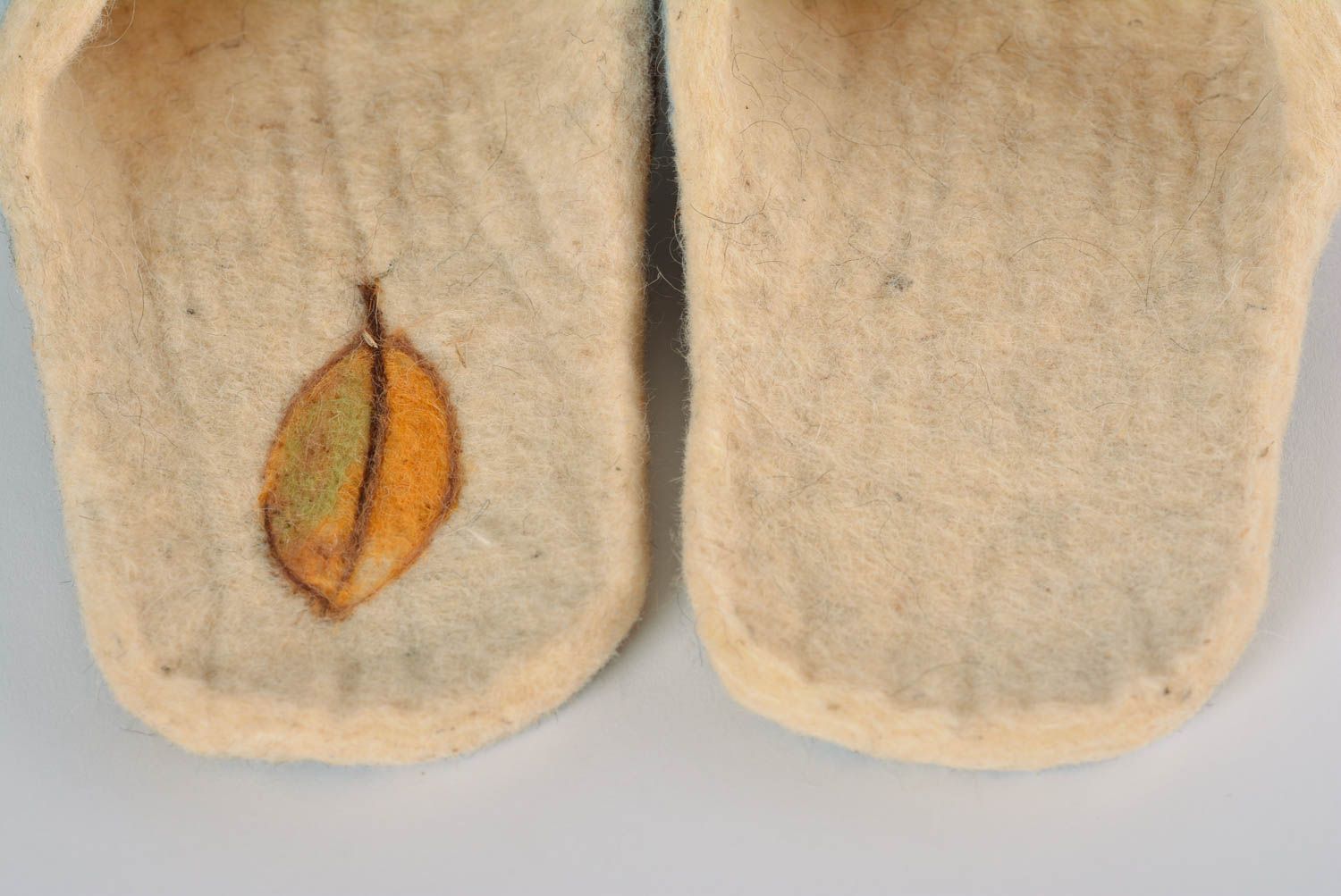Damen Pantoffeln aus Filz schöne Hausschuhe handmade Accessoire für Frauen  foto 5