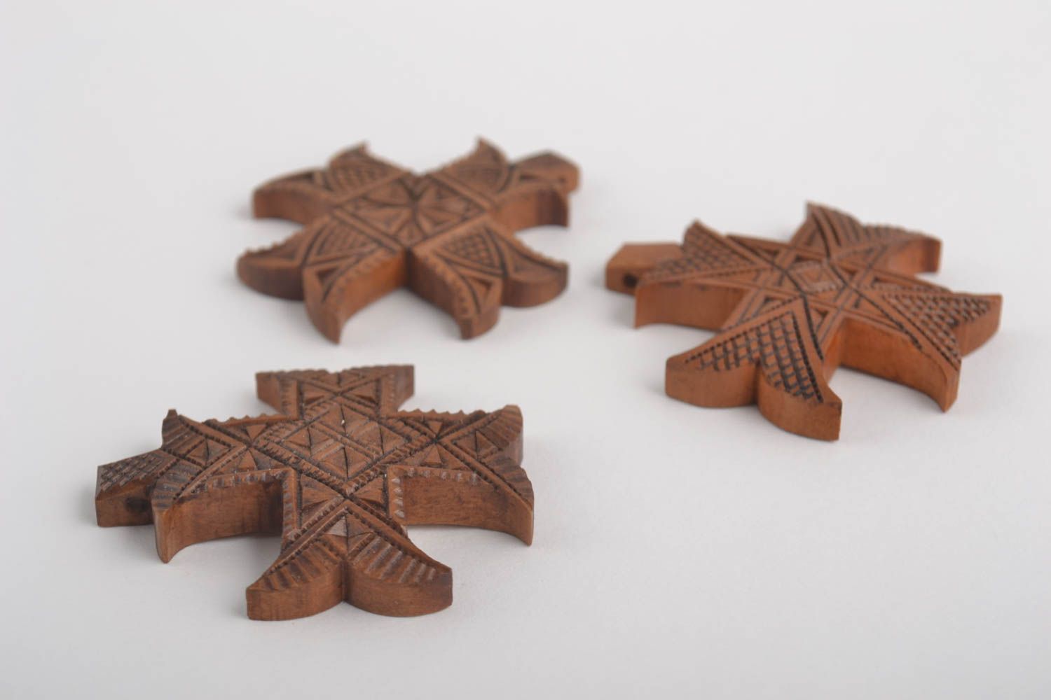 Кресты ручной работы деревянные крестики нательные крестики 3 штуки необычные фото 4