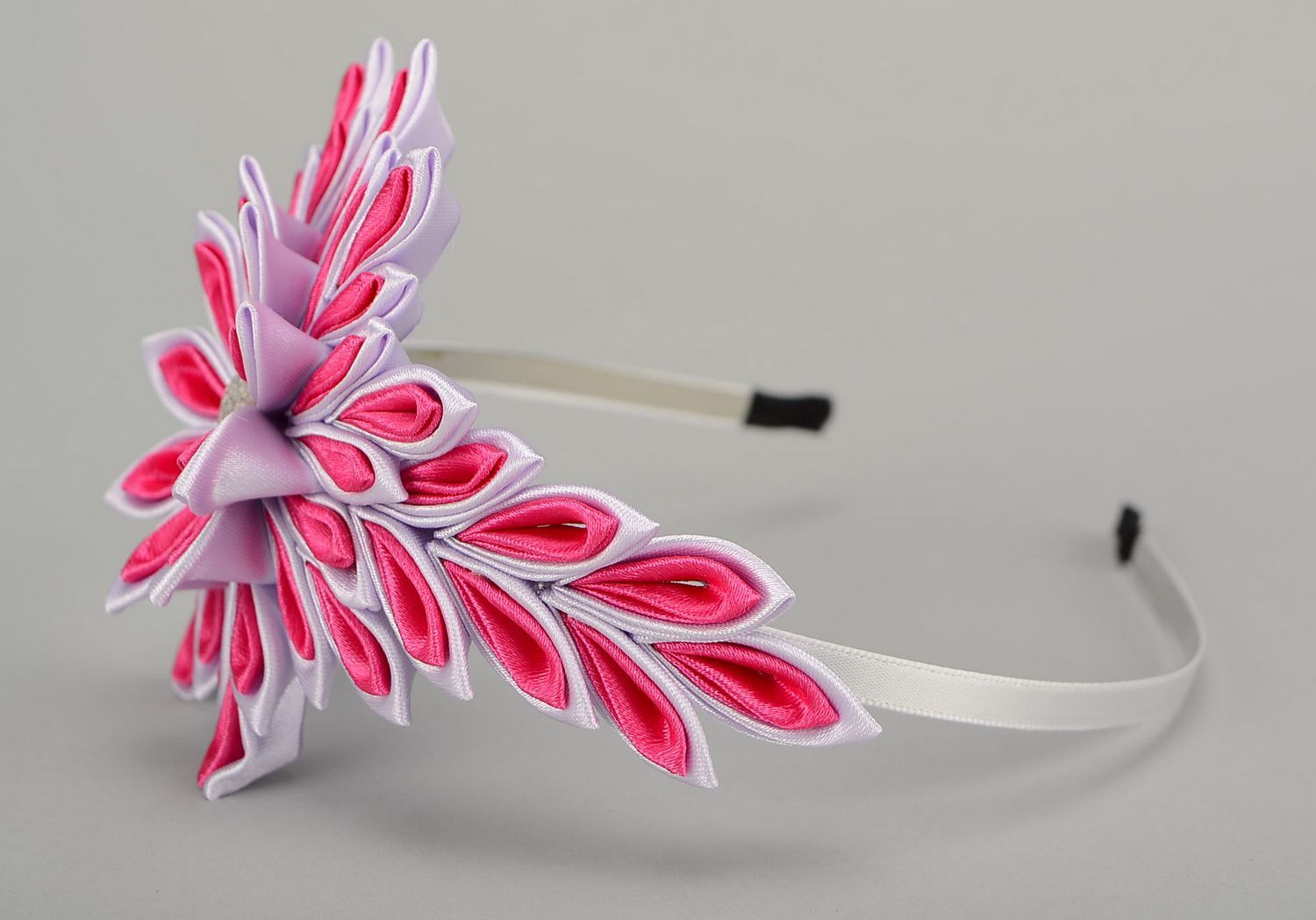 Diadema o corona de color Lila-rosado para la cabeza con flores de seda foto 2
