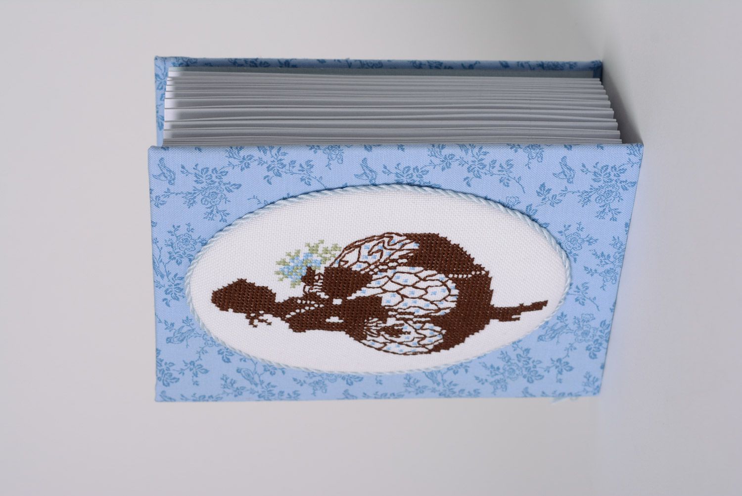 Авторский блокнот в тканевой обложке с вышивкой крестиком ручной работы женский фото 1