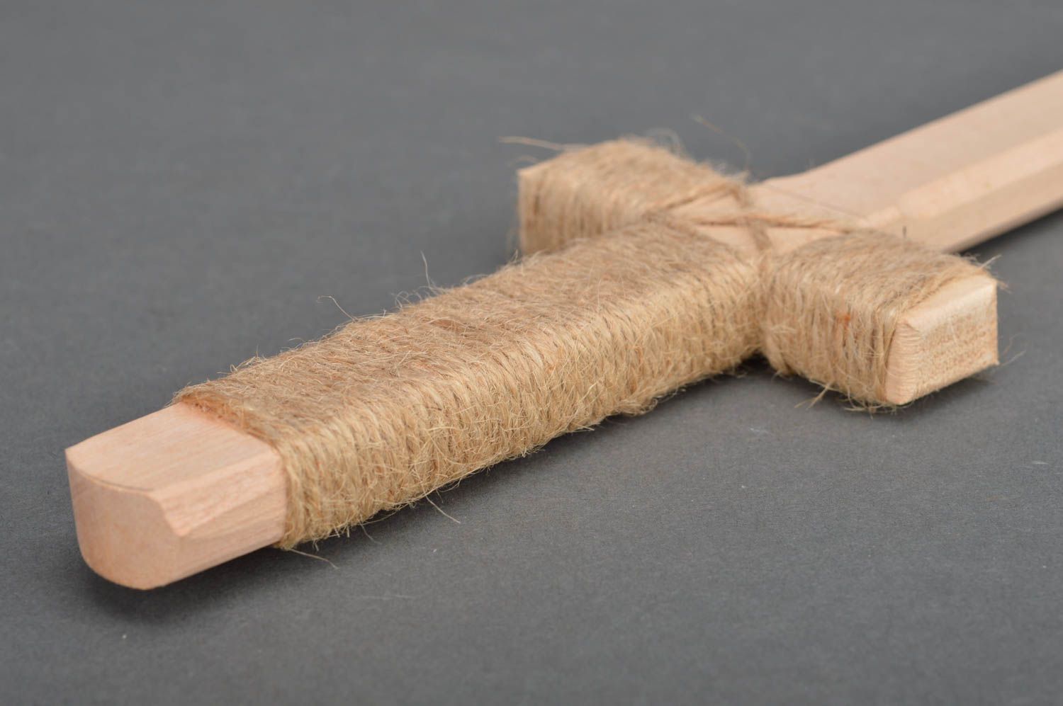 Épée en bois jouet matériau écologique original fait main cadeau pour garçon photo 2