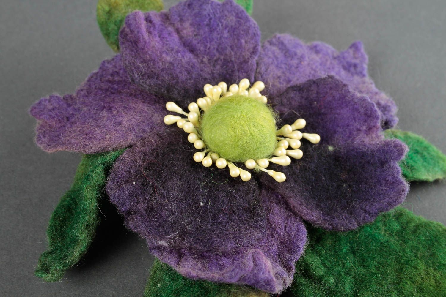 Broche fleur violette Pince cheveux faite main laine design Accessoire femme photo 4