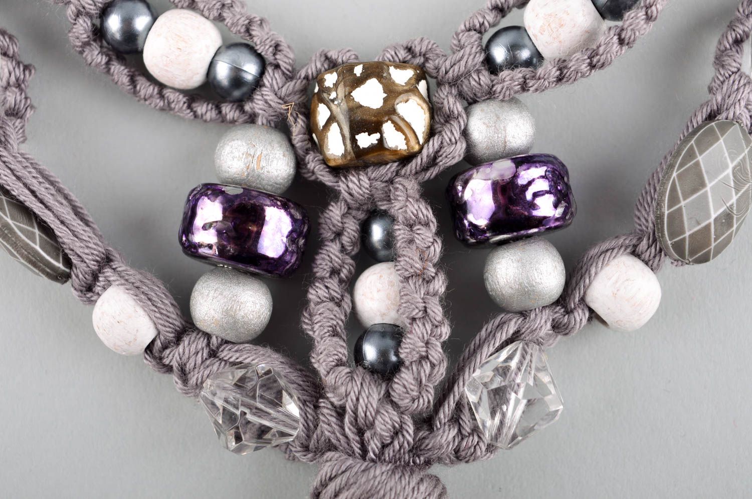 Колье ручной работы изящное вязаное ожерелье очаровательное текстильное колье фото 3