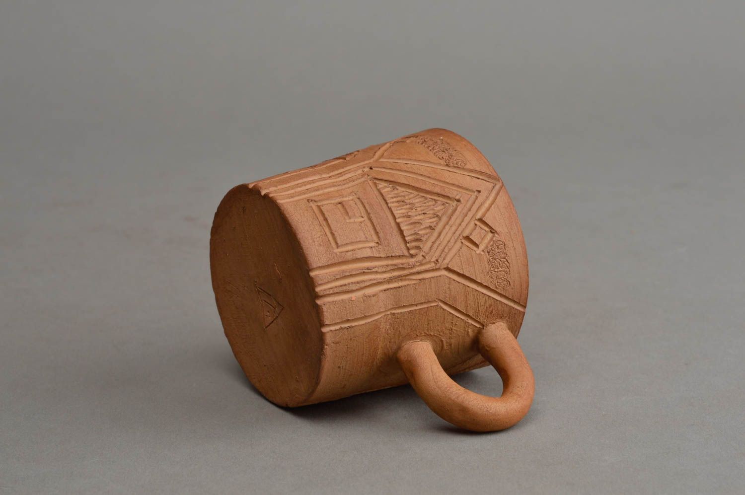 Taza artesanal vasija de barro con ornamento de casitas accesorio de cocina foto 4