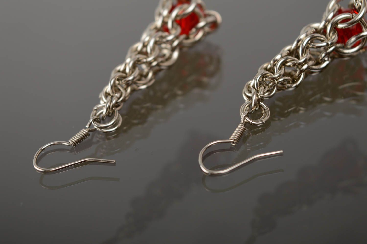 Boucles d'oreilles pendantes faites main technique cotte de maille originales photo 4