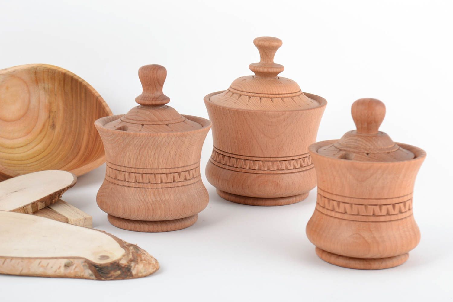 Pots de cuisine en bois trois pièces faits main taillés avec gravure originaux photo 1