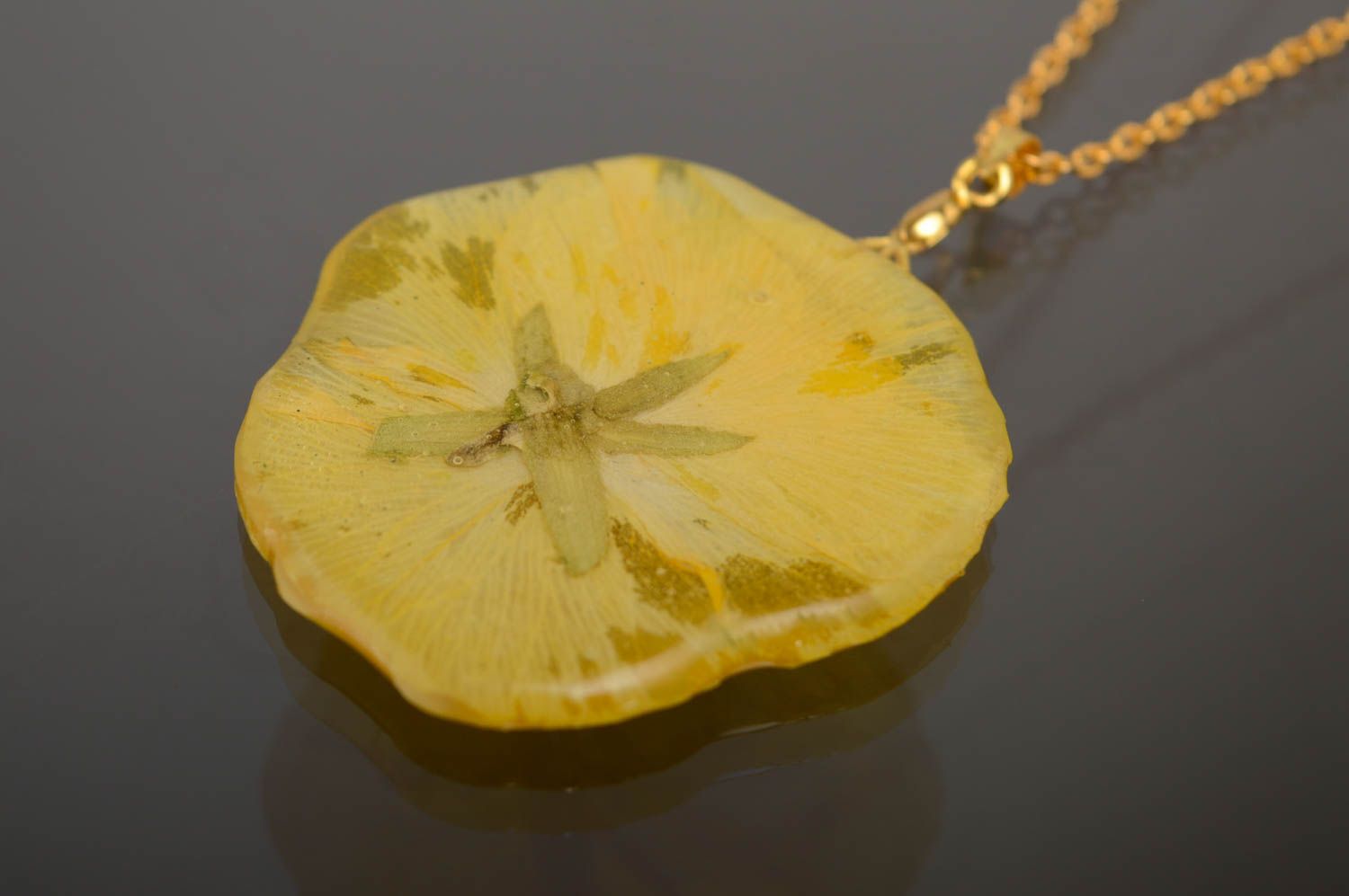 Real flower pendant coated with epoxy resin Pansies photo 5