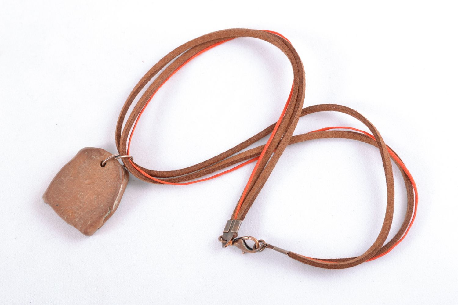 Глиняный кулон подвеска ручной работы коричневая с тиснением Краб фото 4