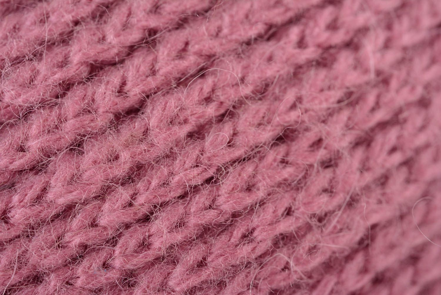 Шапка ручной вязки авторская красивая из шерсти спицами розовая яркая Котик фото 3