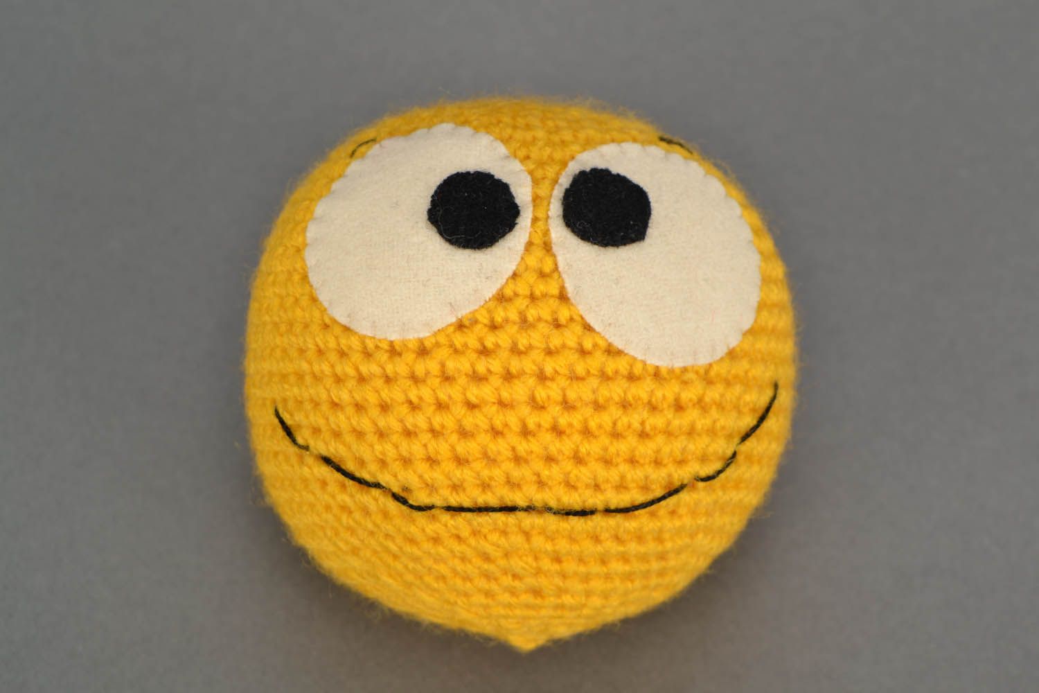 Crochet decorative smiley  photo 3