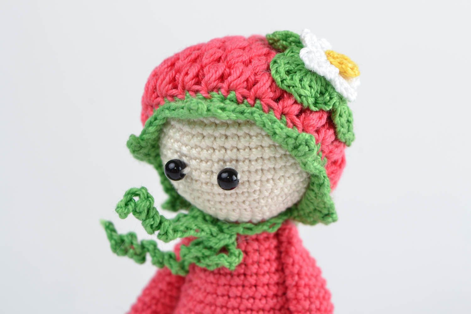 Petite poupée en coton tricotée au crochet faite main originale pour enfant photo 3