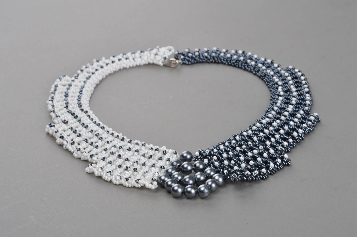 Handmade beaded evening necklace feminine accessory beaded hand-woven jewelry photo 2