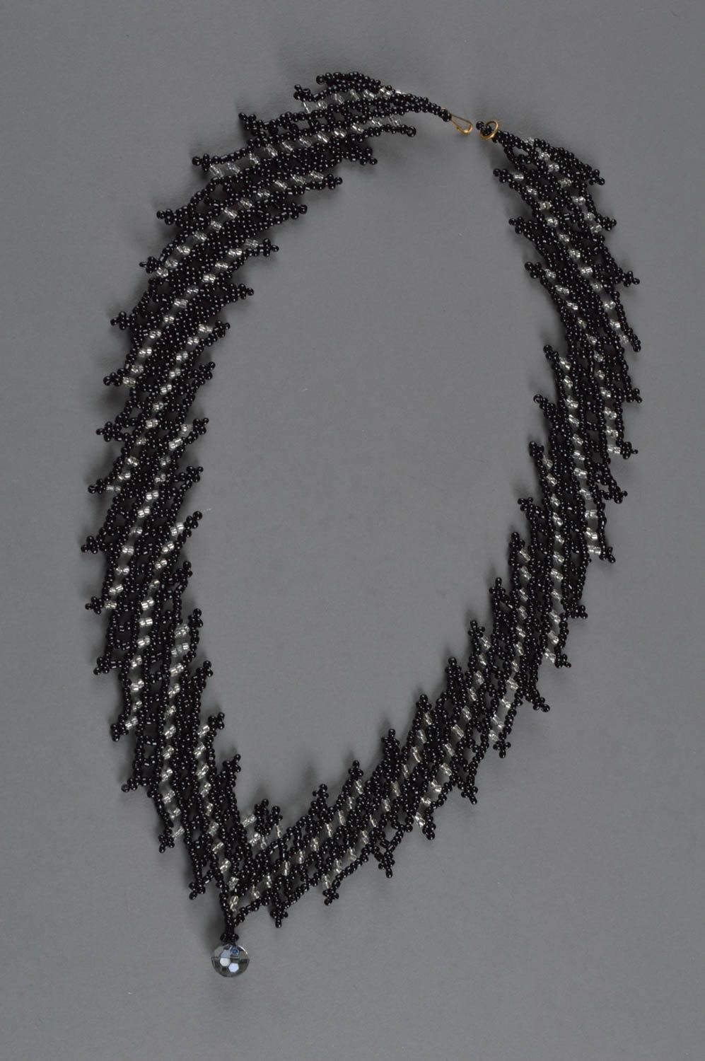 Collier noir en perles de rocaille fait main élégant avec perle à facettes photo 4