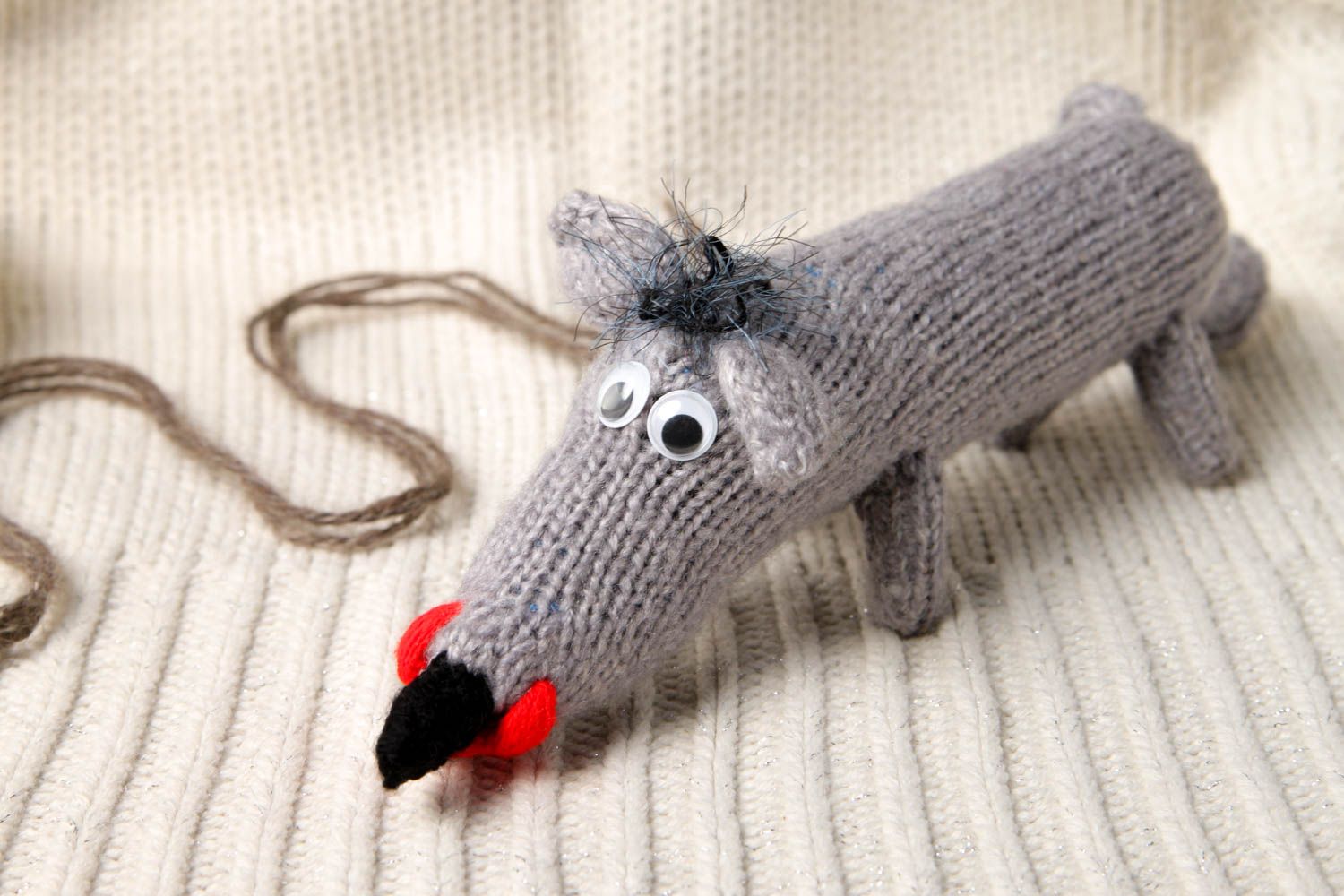 Peluche rat gris Jouet fait main tricoté en laine original Cadeau pour enfant photo 1