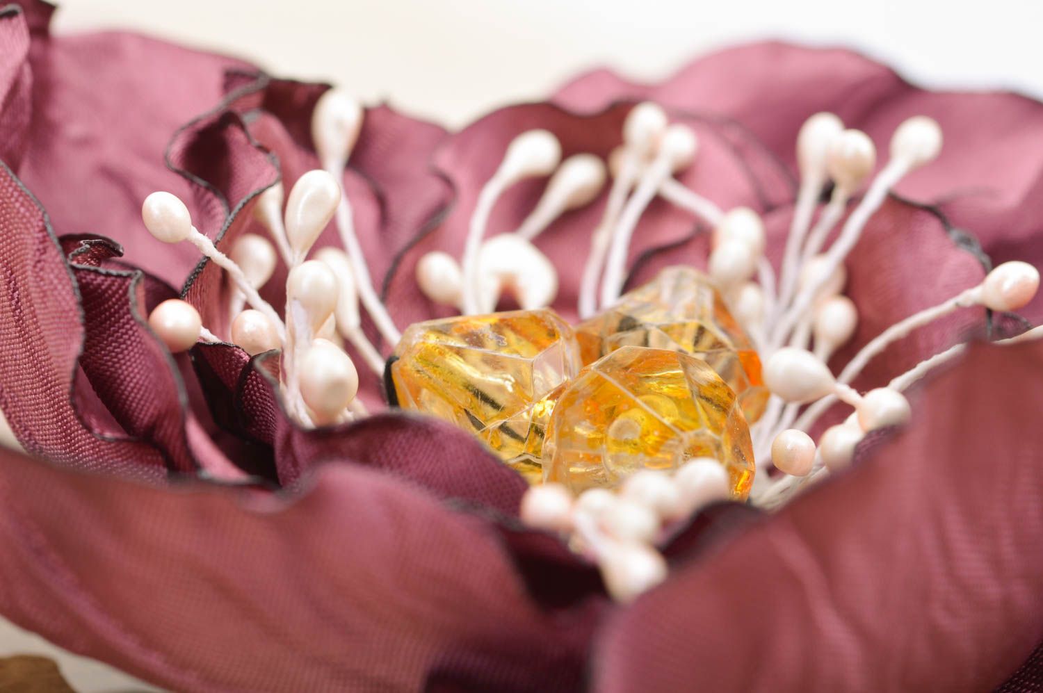 Брошь-заколка из ткани ручной работы в виде пышного бfрдового цветка красивая фото 4