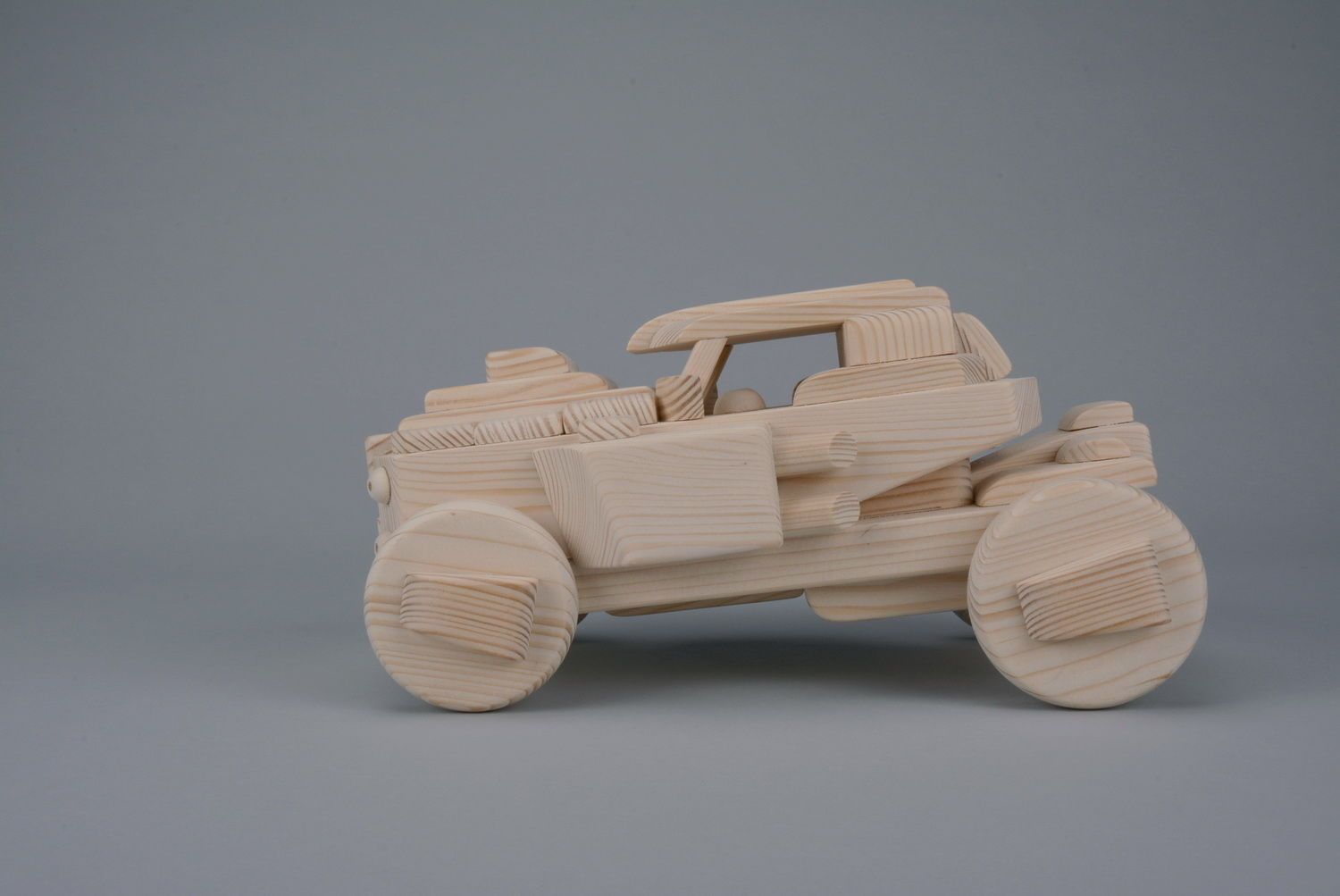 Spielzeug Auto aus Holz foto 3