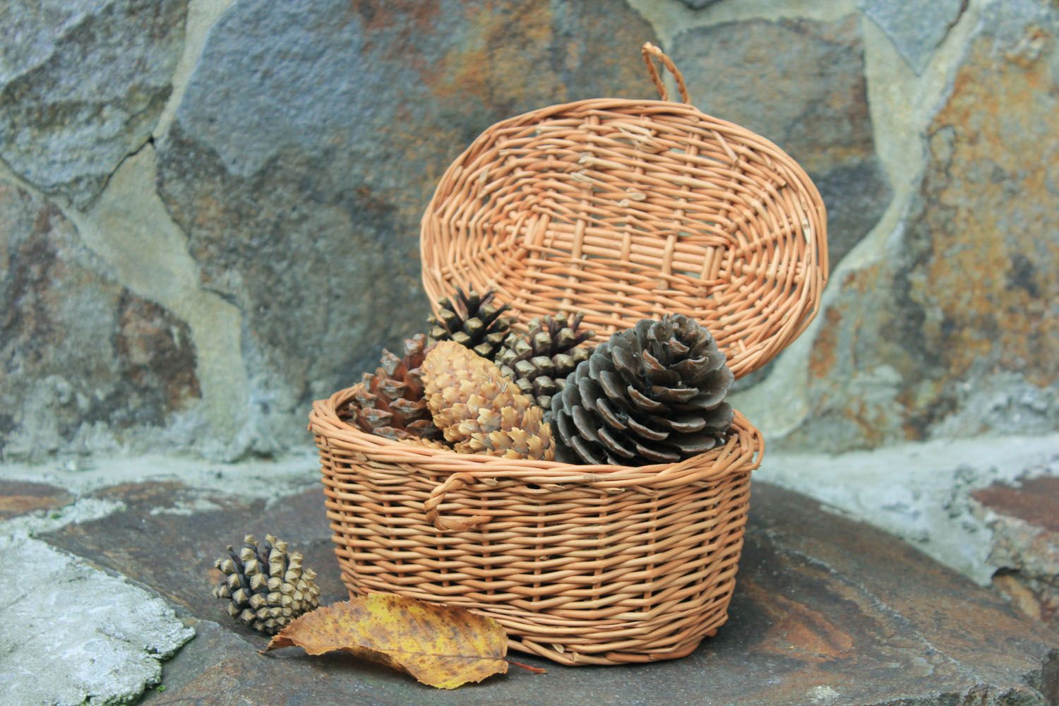 Woven picnic basket  photo 1