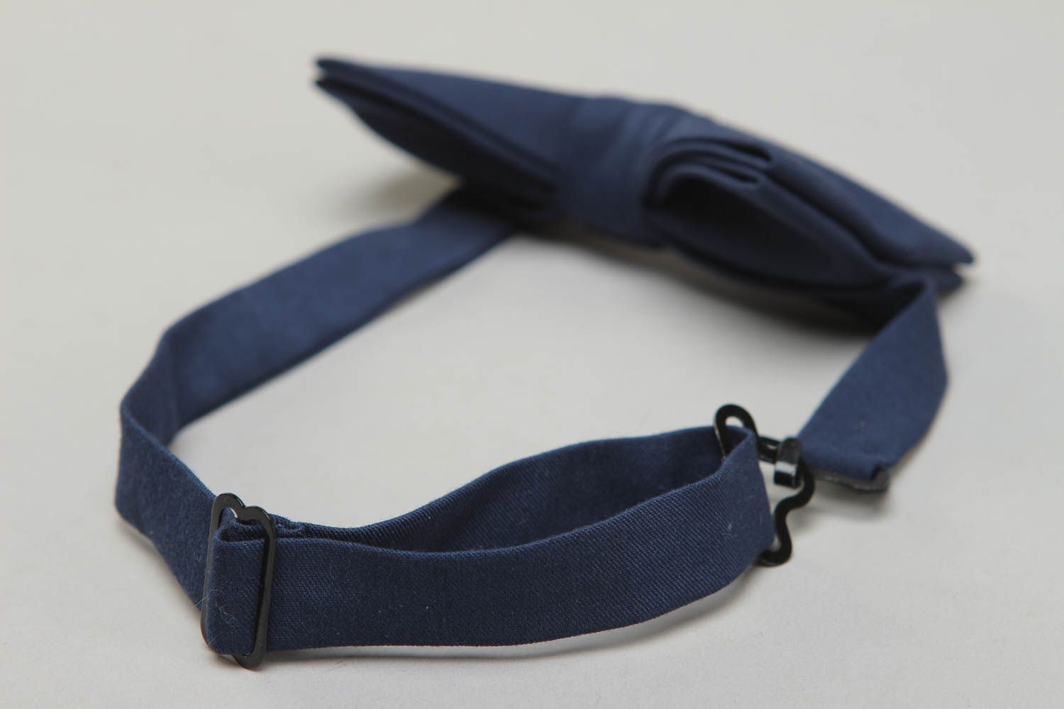 One-colored dark blue fabric bow tie photo 3