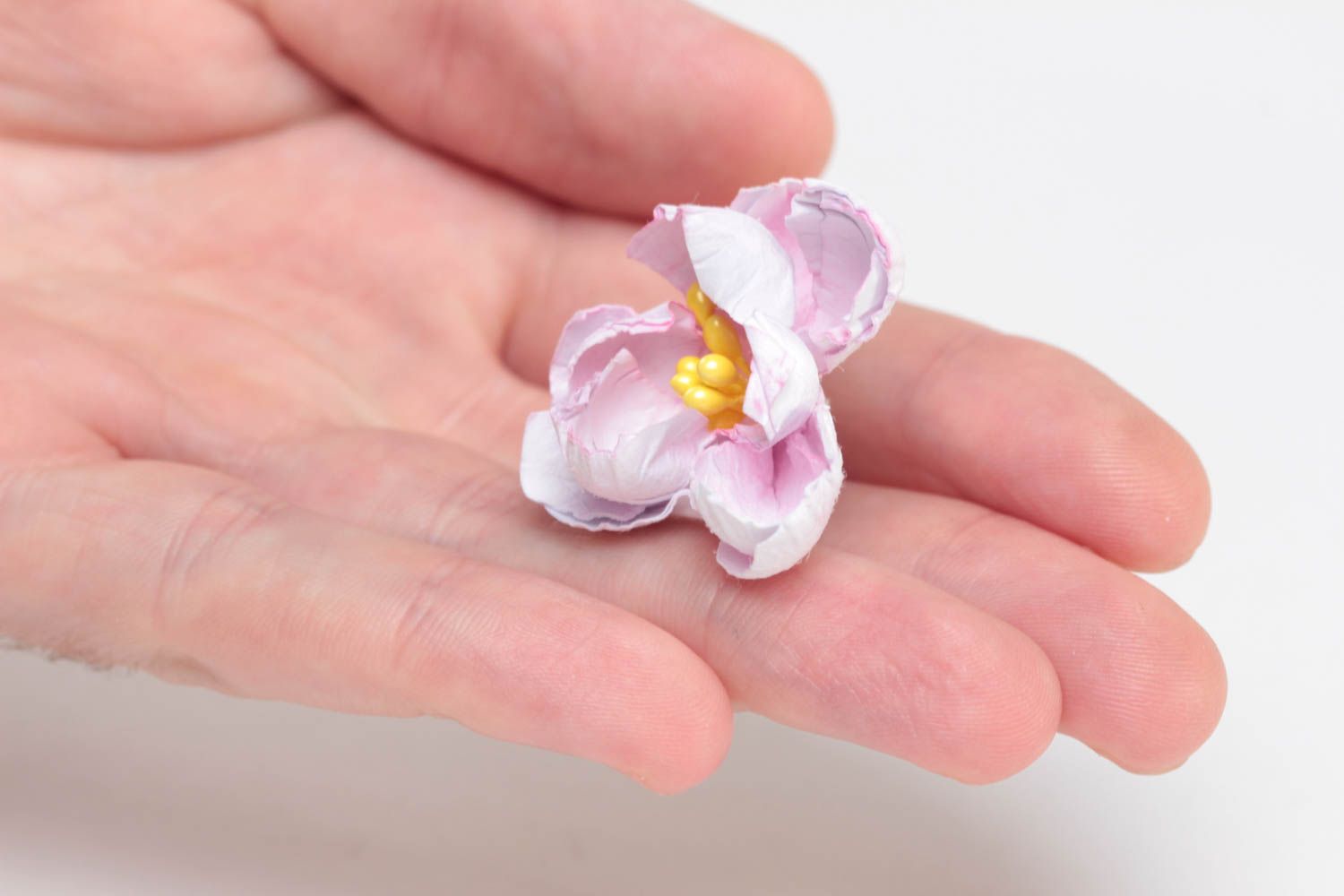 Бумажный цветок для скрапбукинга ручной работы расписаный акварелью розовый фото 5