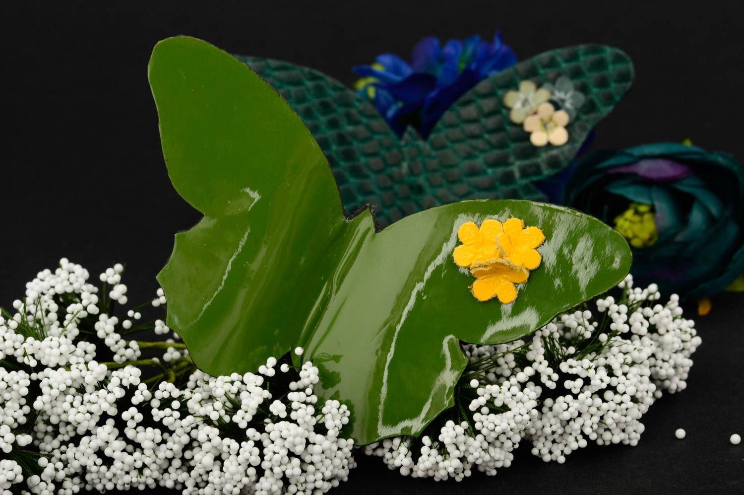Broche verte Bijou fait main papillon en cuir naturel Cadeau pour femme photo 1
