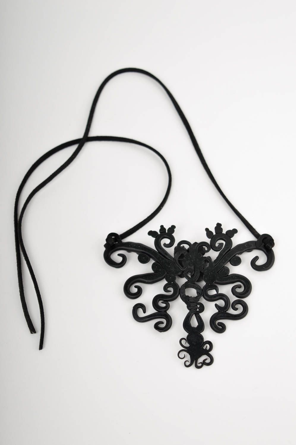 Handmade schwarzer Modeschmuck Anhänger Polymer Schmuck Accessoire für Frauen  foto 3