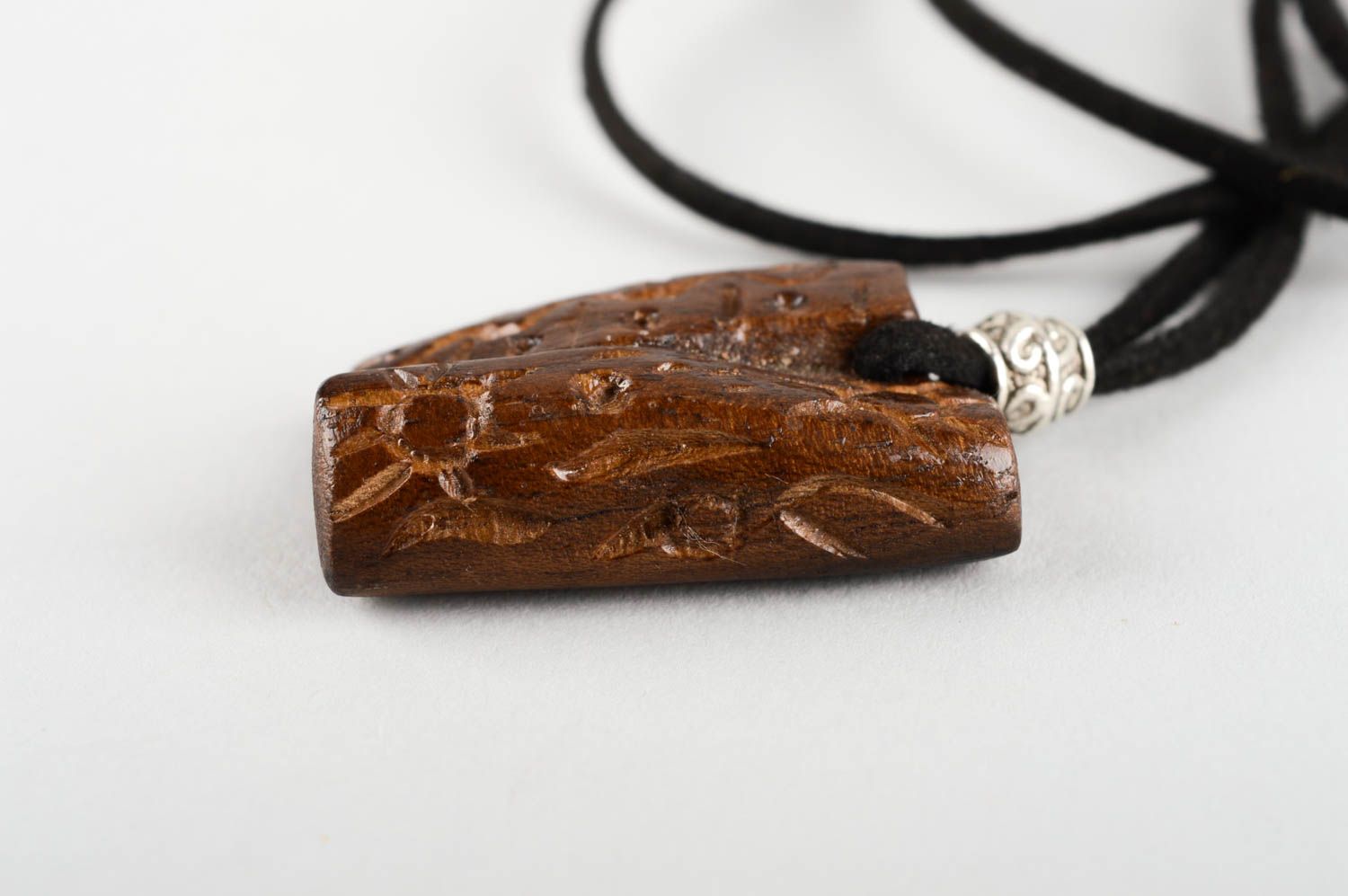 Stylish handmade wooden pendant neck pendant design wood craft gifts for her photo 4