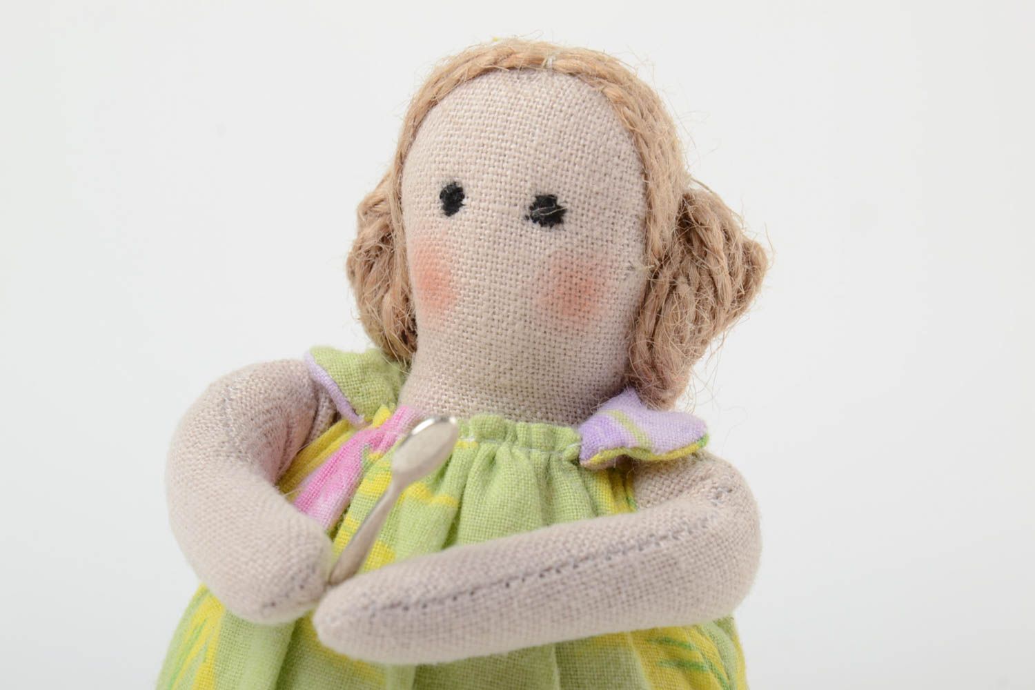 Poupée en tissu Fille faite main décorative beau cadeau original pour enfant photo 3