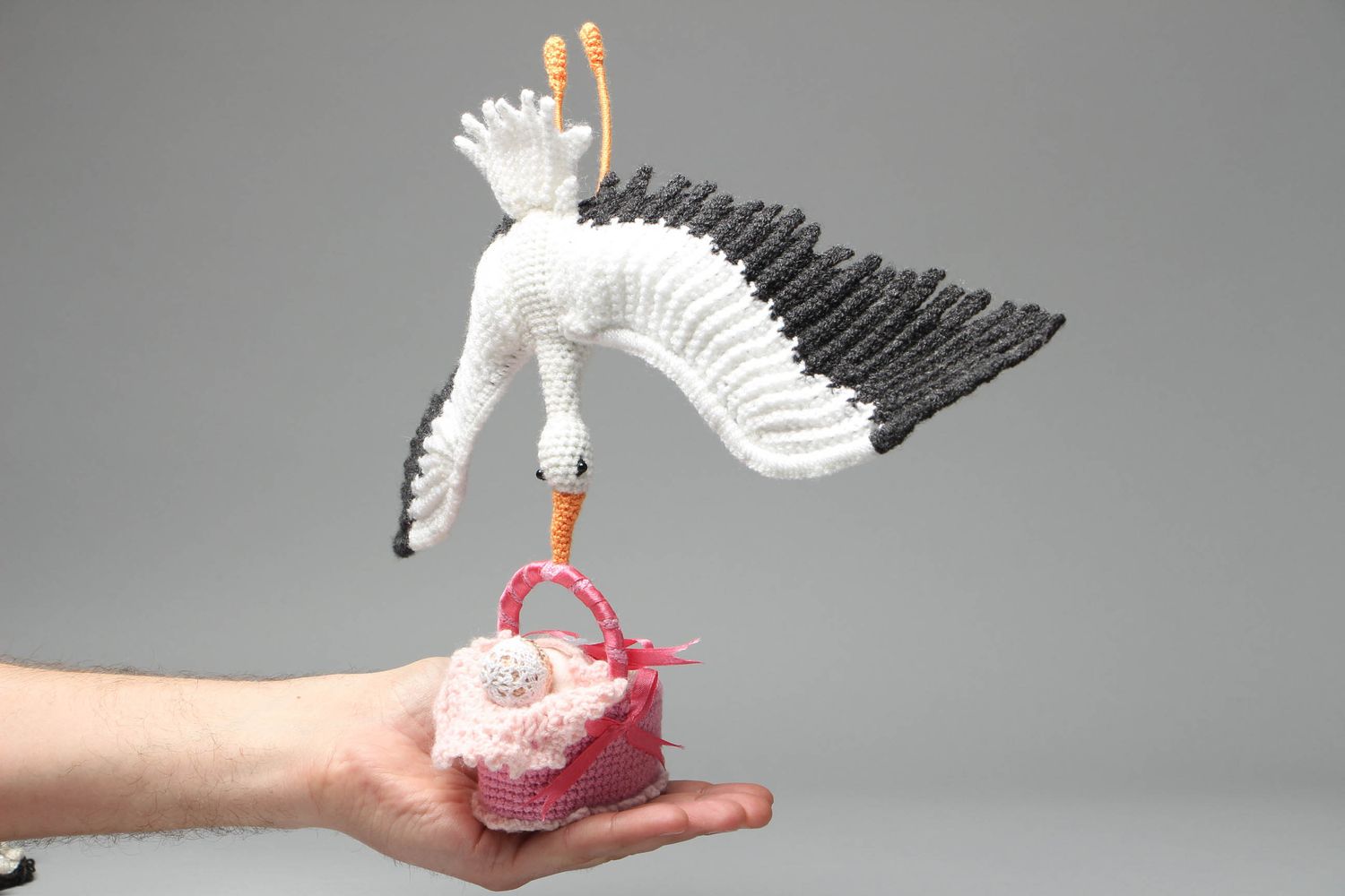 Cicogna a maglia fatta a mano pupazzo morbido giocattolo da bambini a uncinetto
 foto 4