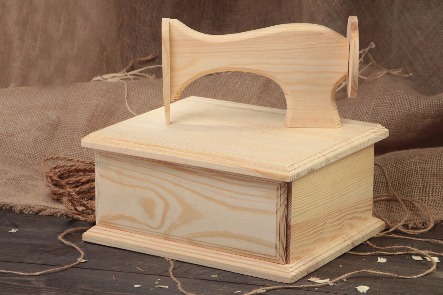 Boîte à décorer bois brut de pin faite main originale Machine à coudre photo 1