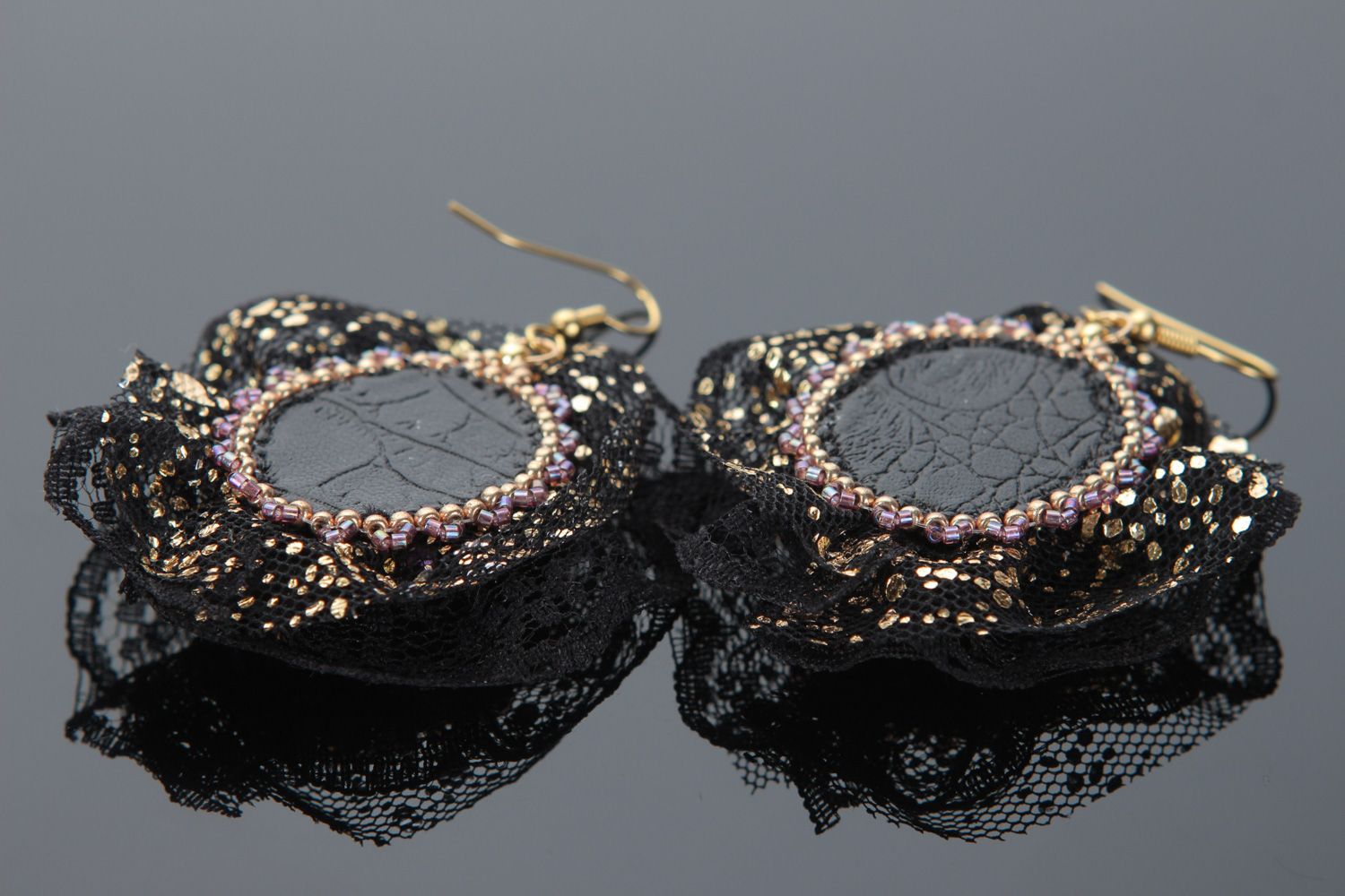 Handmade lacy dangle earrings of black color with beads crystals and pearls photo 3