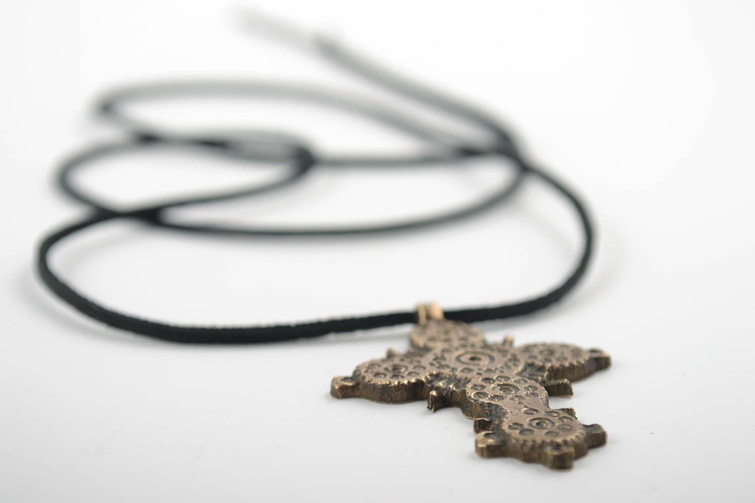 Croix pectorale en bronze moulée faite main originale sans crucifix sur lacet photo 5